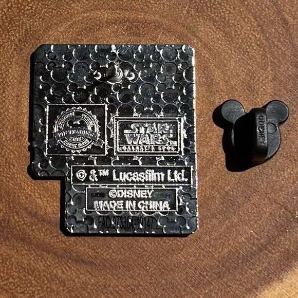 NEW DisneyTrading Pin 135250 Galaxy’s Edge Black Spire Outpost & MilleniumFalcon - Picture 4 of 4